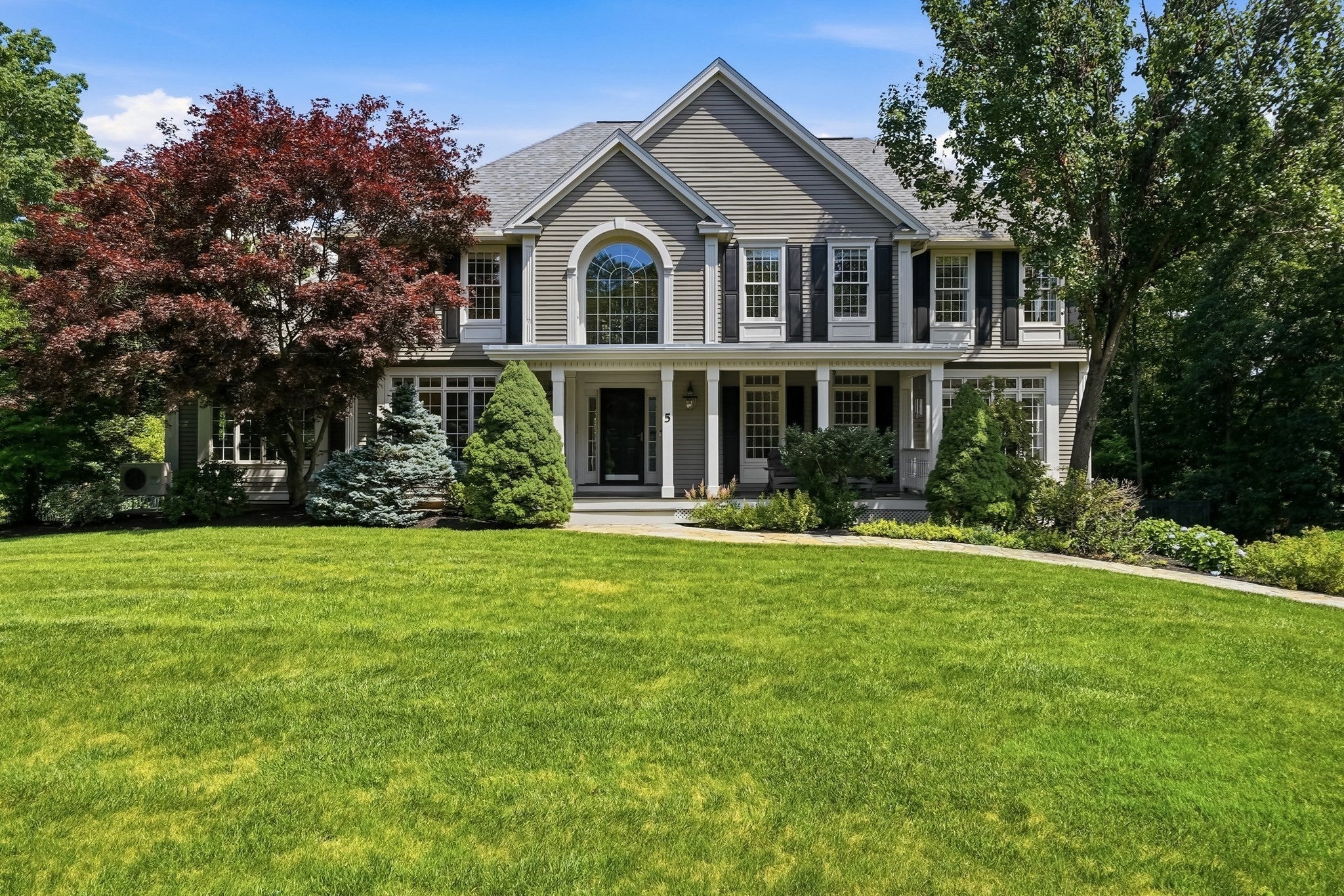 Photo of 5 Sherwood Rd, Windham, NH