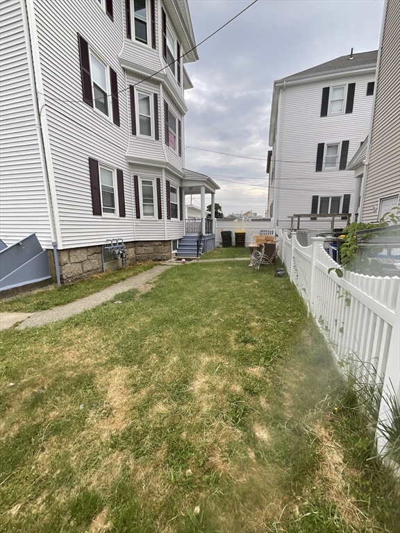 953 Globe St
