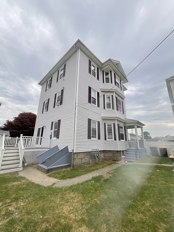 953 Globe St