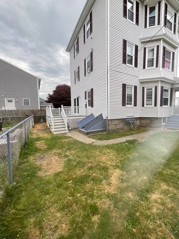 953 Globe St