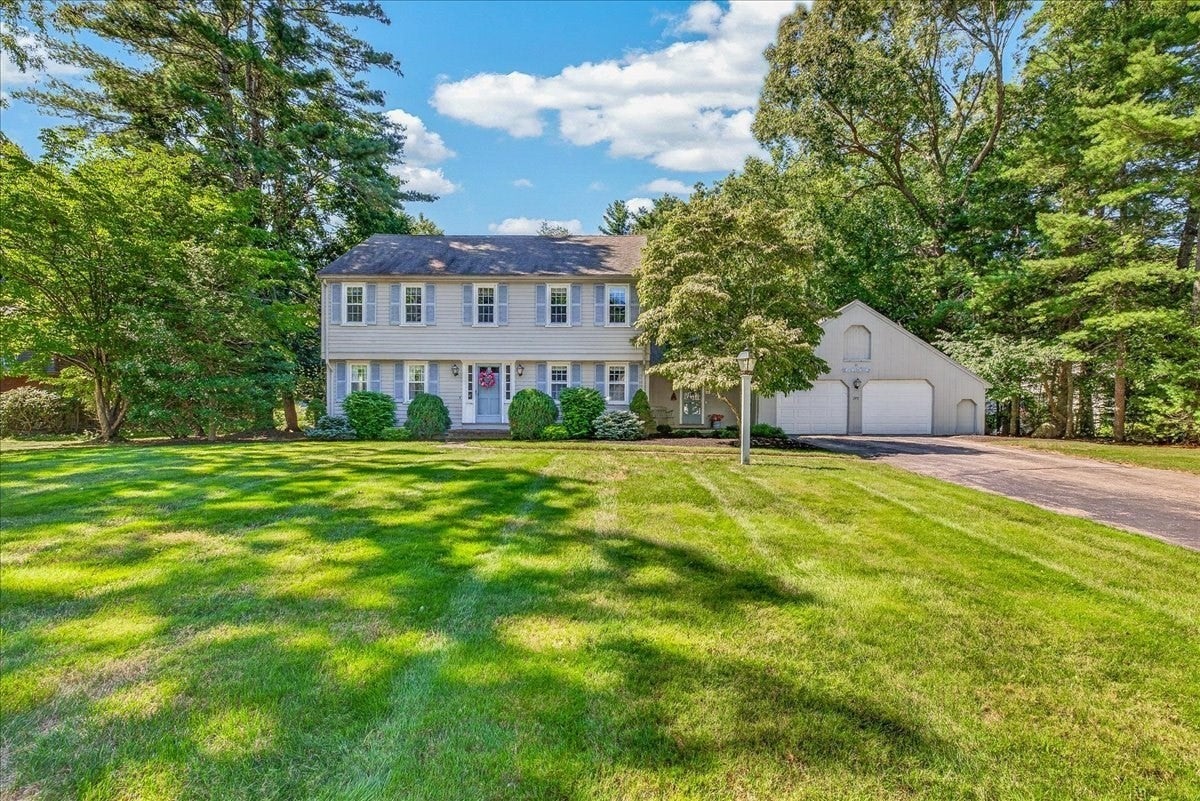 Photo of 293 Mayflower Cir, Hanover, MA
