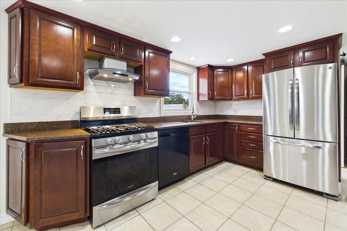 42 Hazelmoor Rd