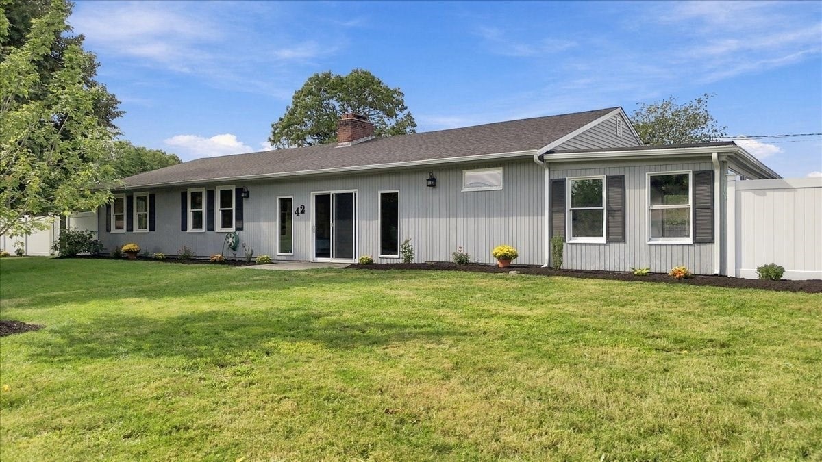 42 Hazelmoor Rd