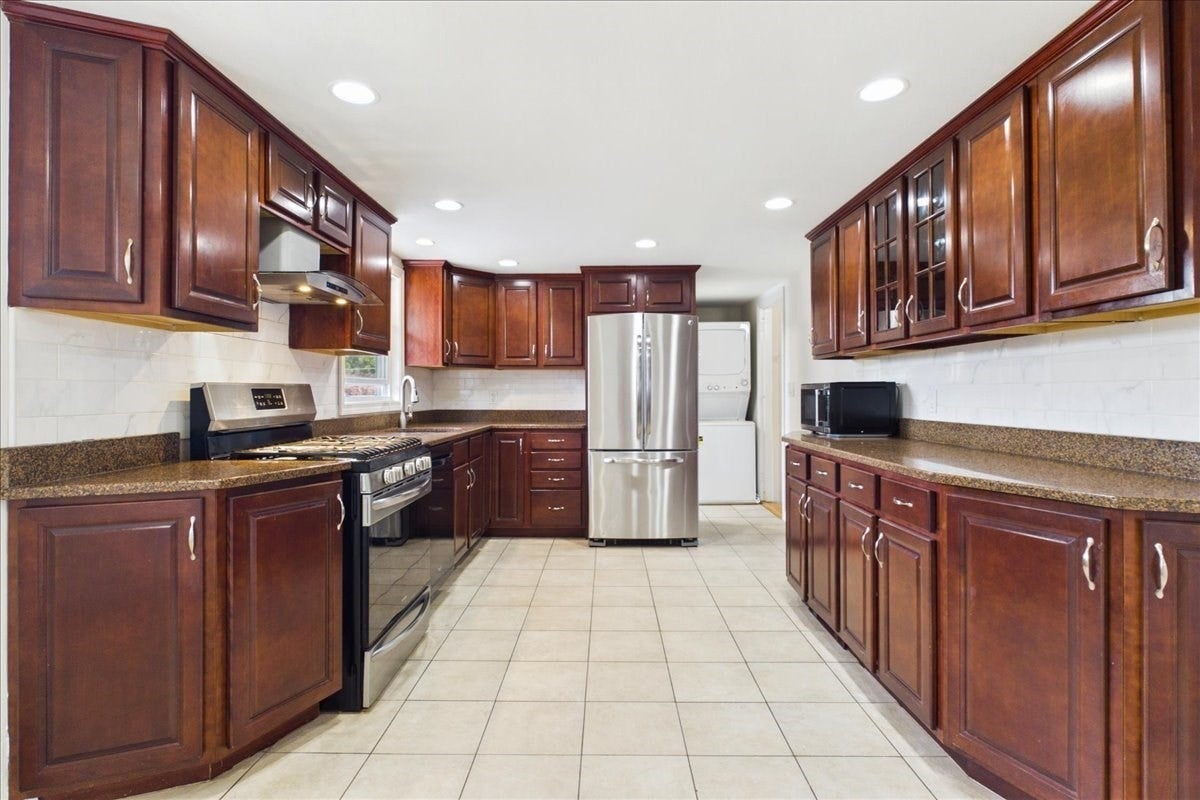 42 Hazelmoor Rd