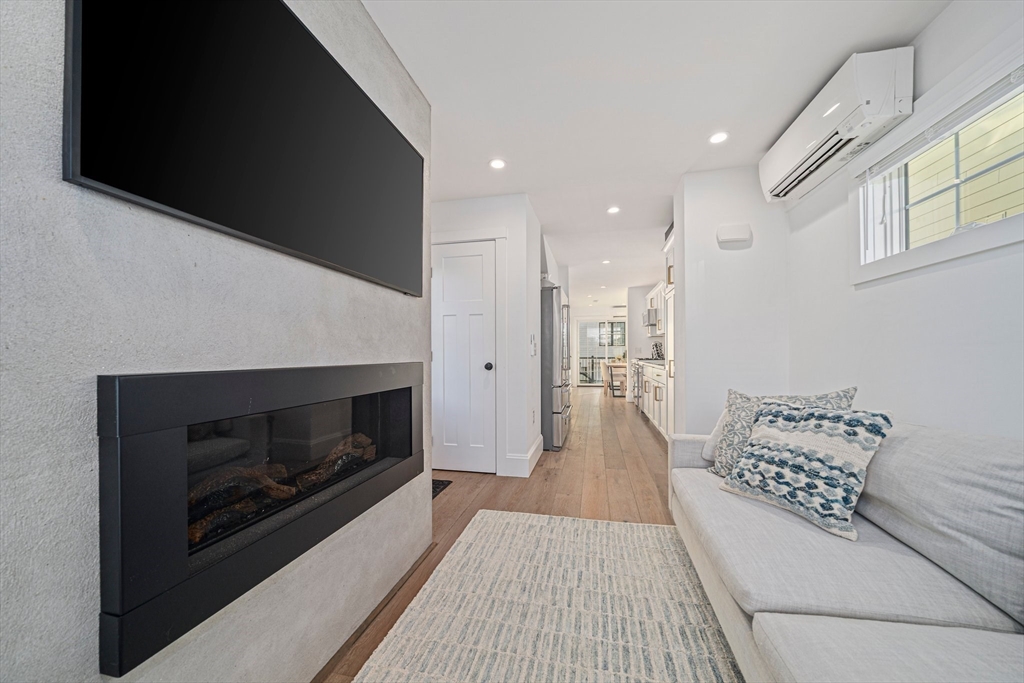 85 Glades Rd