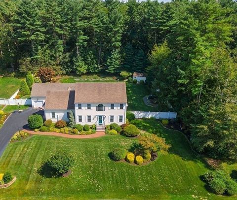 53 Queen's Circle Raynham MA 02767
