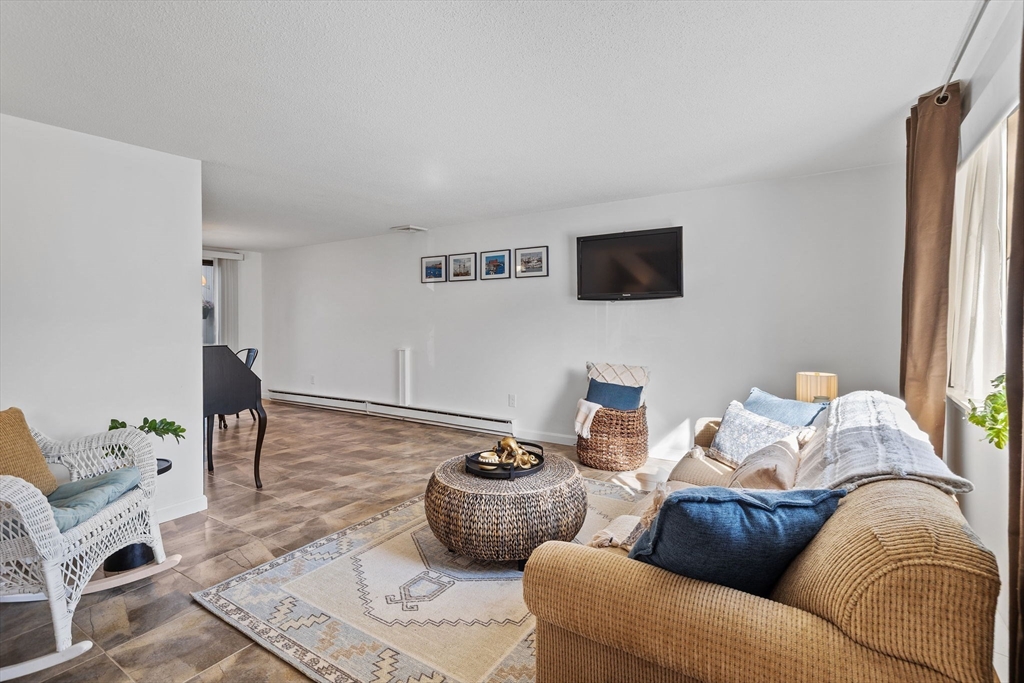 855 W Main St 11