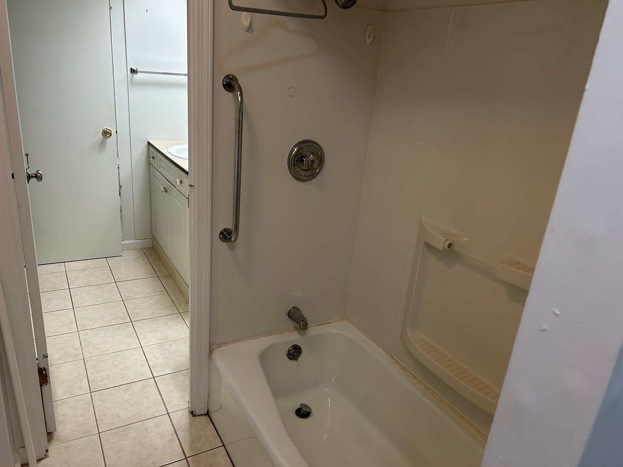 40 Halifax CT #E, Springfield, MA, 40 Halifax CT #E, Springfield, MA Photo #2