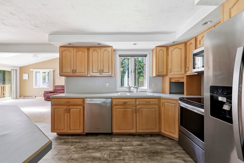 63 Columbia Dr