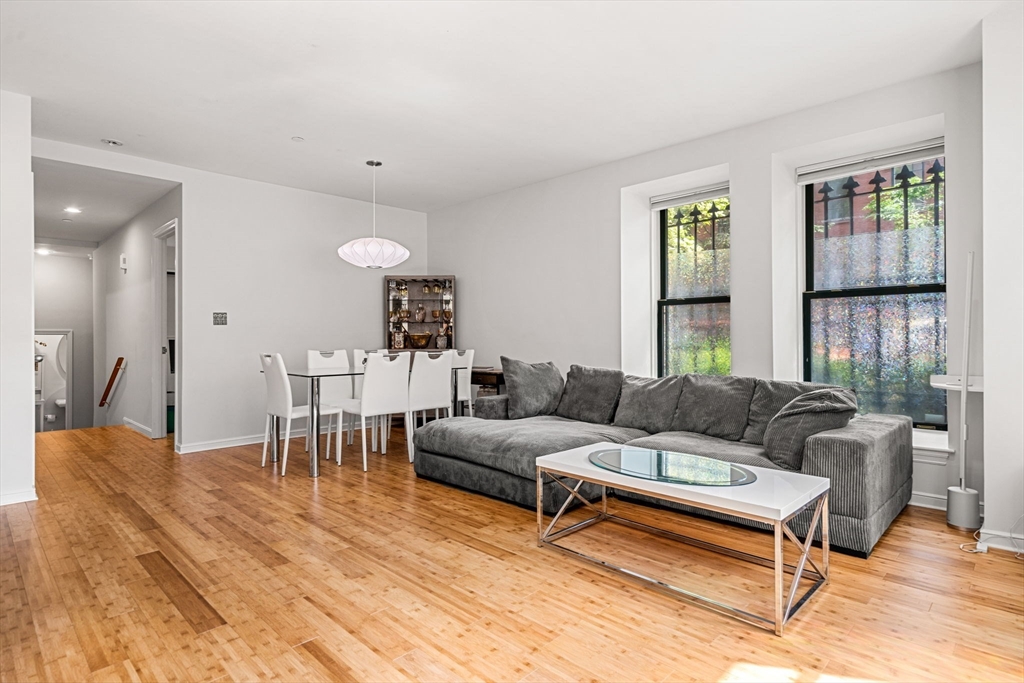 2 Clarendon St 102