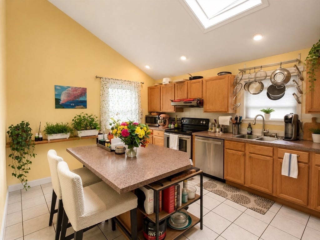 58 Fairmount St #2, Arlington, MA, 58 Fairmount St #2, Arlington, MA Photo #2