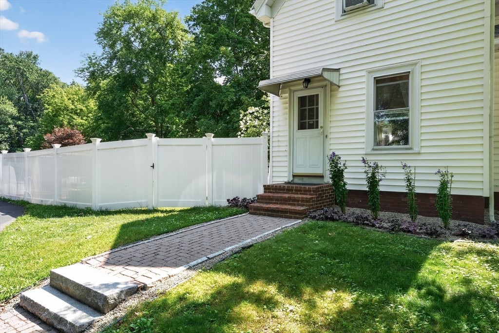207 N Central St, East Bridgewater, MA, 207 N Central St, East Bridgewater, MA Photo #4
