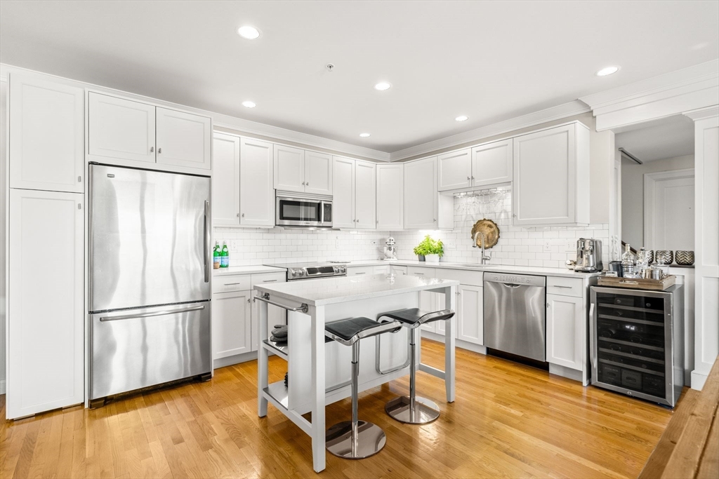 156 Green St 301