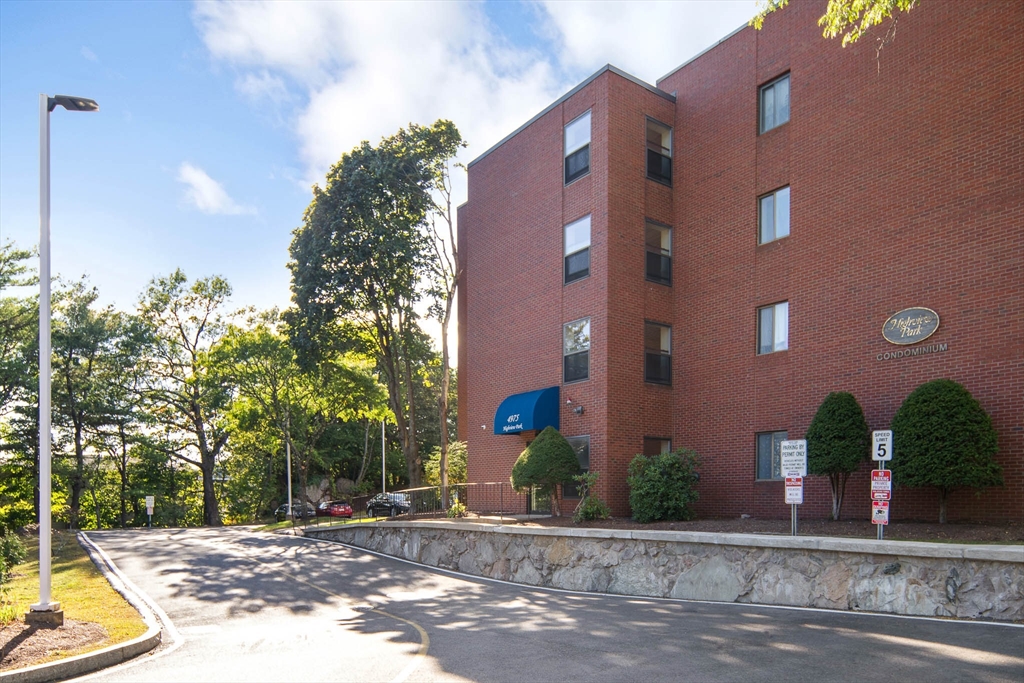 4975 Washington St 311