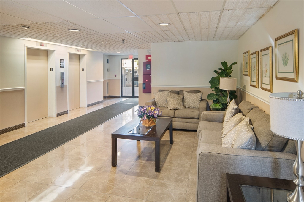 4975 Washington St 311