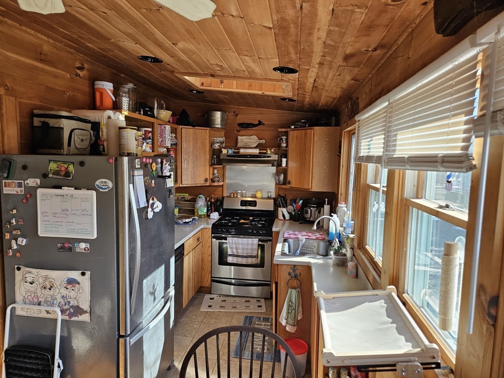 9 East Lakeside Ave