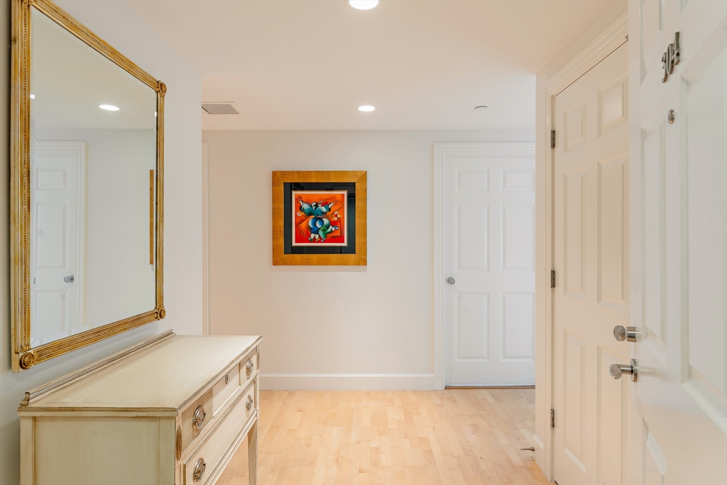 10 Bowdoin St 304