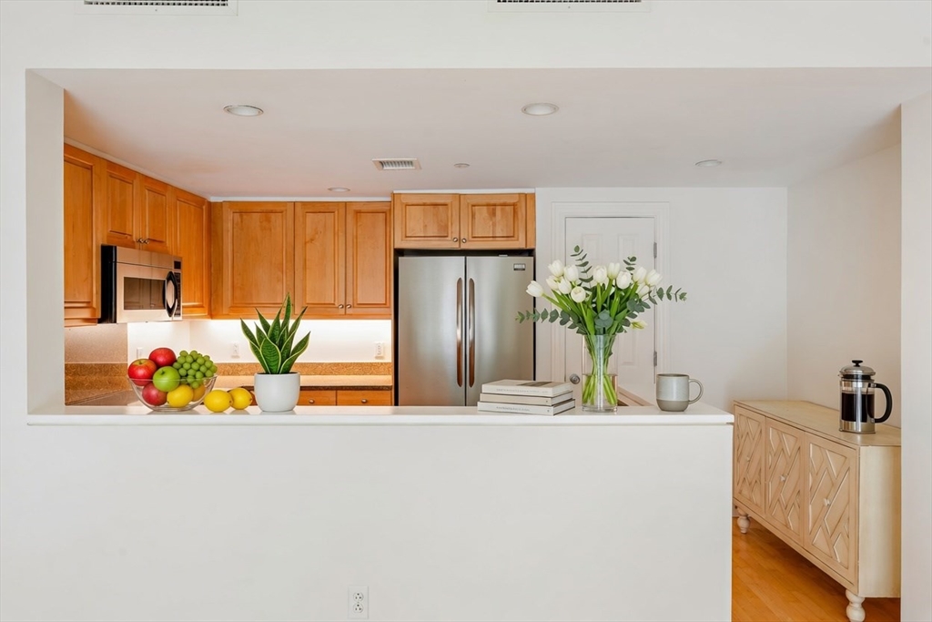 10 Bowdoin St 304