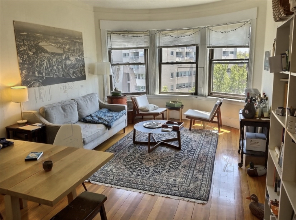 Click for 1382 Beacon St #13, Brookline, MA slideshow