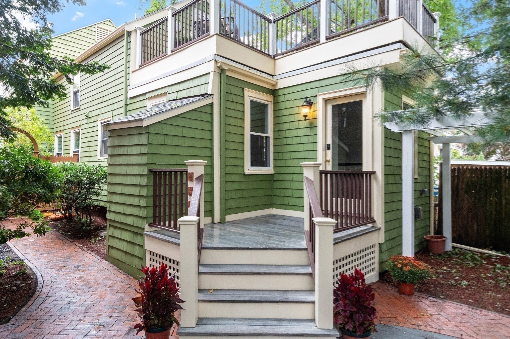 12 Salem St