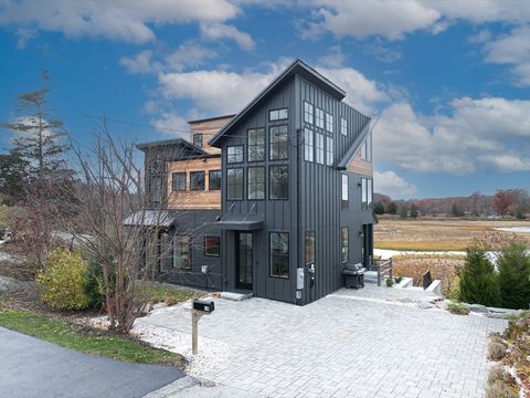 10 Chestnut Pl Hingham MA 02043