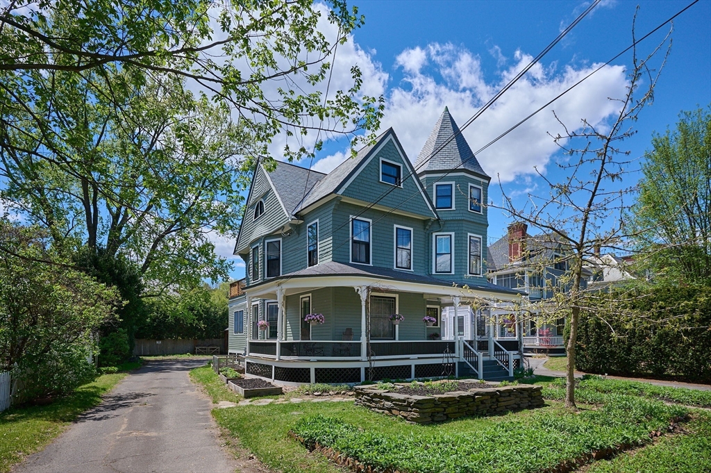 296 Elm St