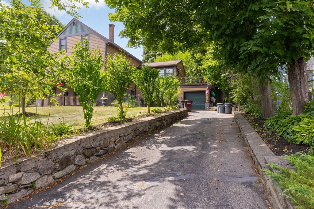 25-27 Belknap St