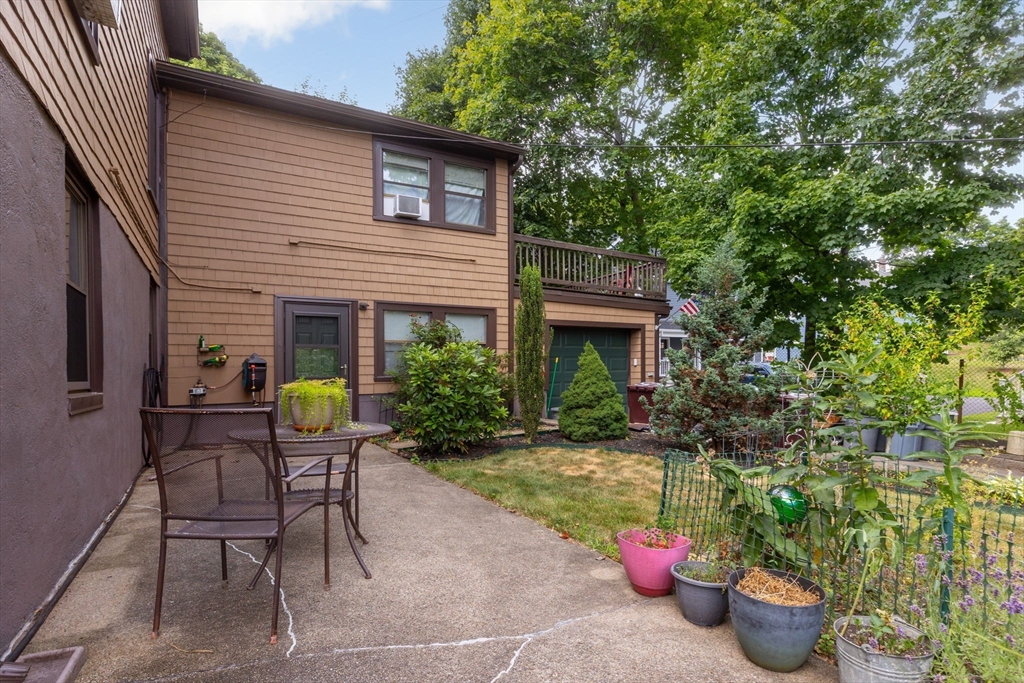 25-27 Belknap St