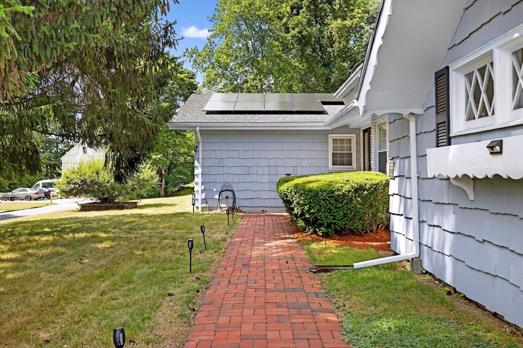 14 Buttonwood Dr