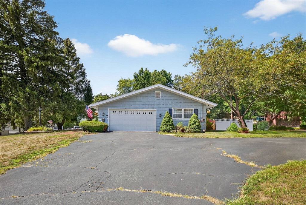 14 Buttonwood Dr