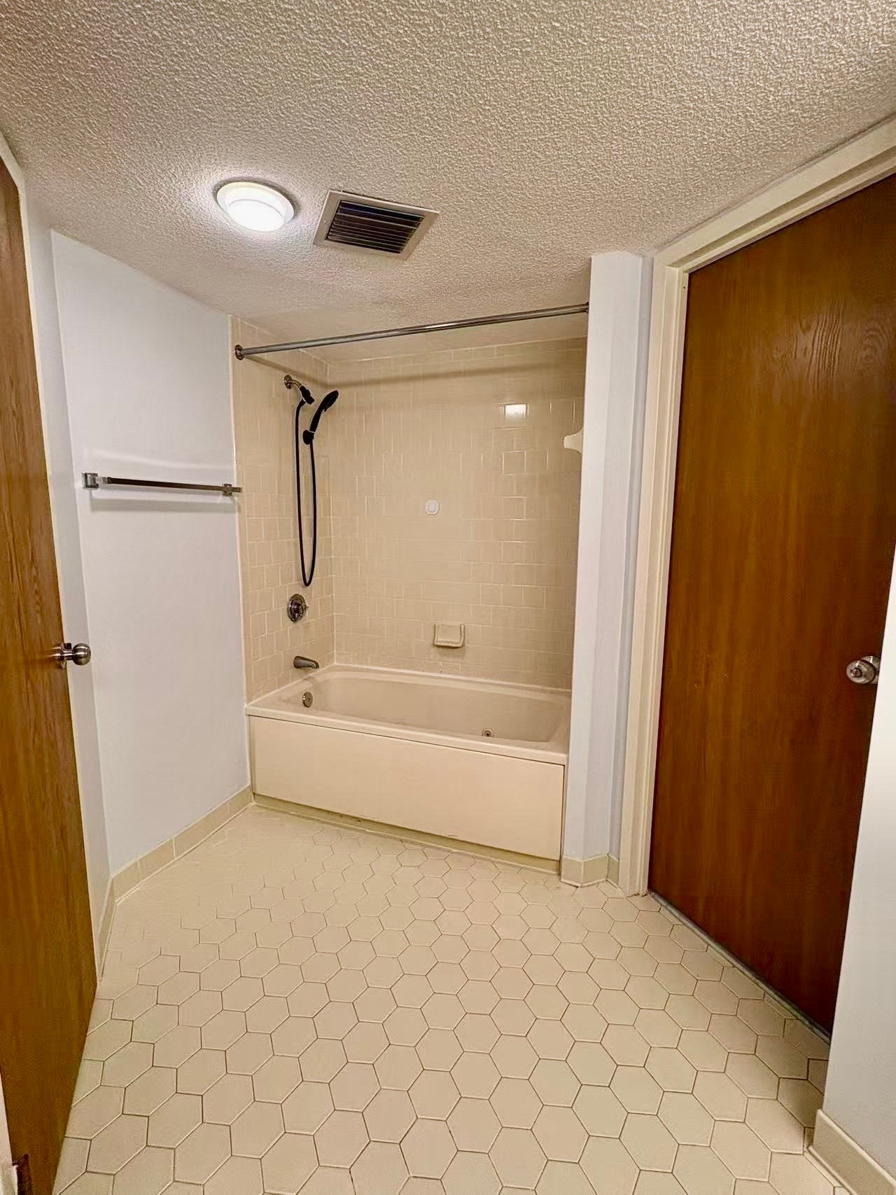 200 Burkhall ST #205, Weymouth, MA, 200 Burkhall ST #205, Weymouth, MA Photo #5