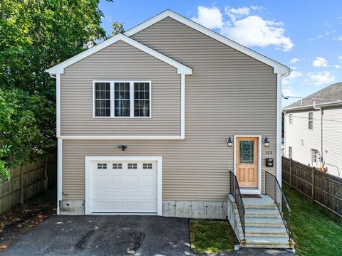 123 Hall St Fall River MA 02724