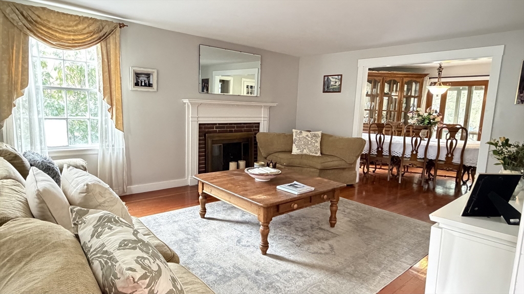 62 W Union St