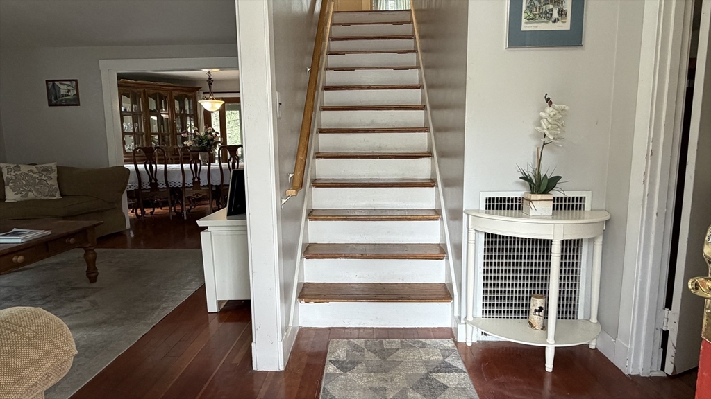 62 W Union St