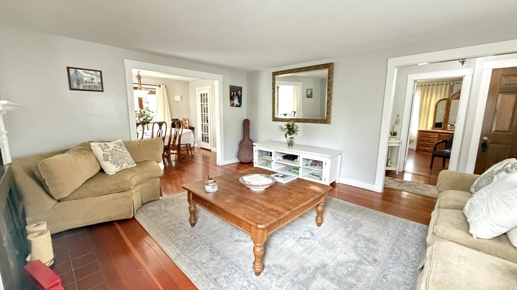 62 W Union St