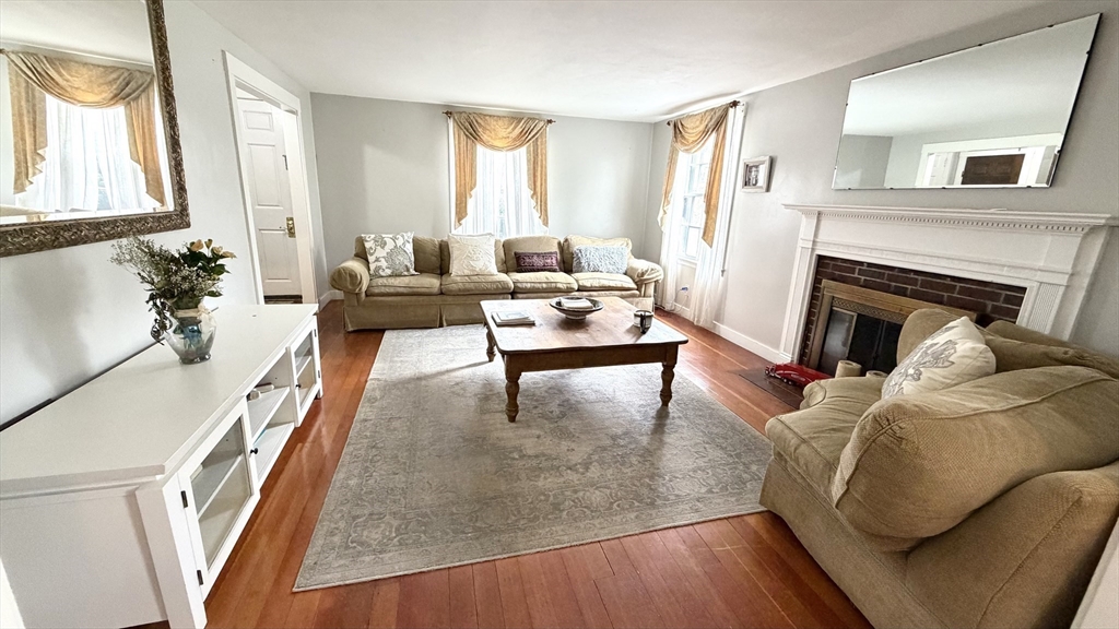 62 W Union St