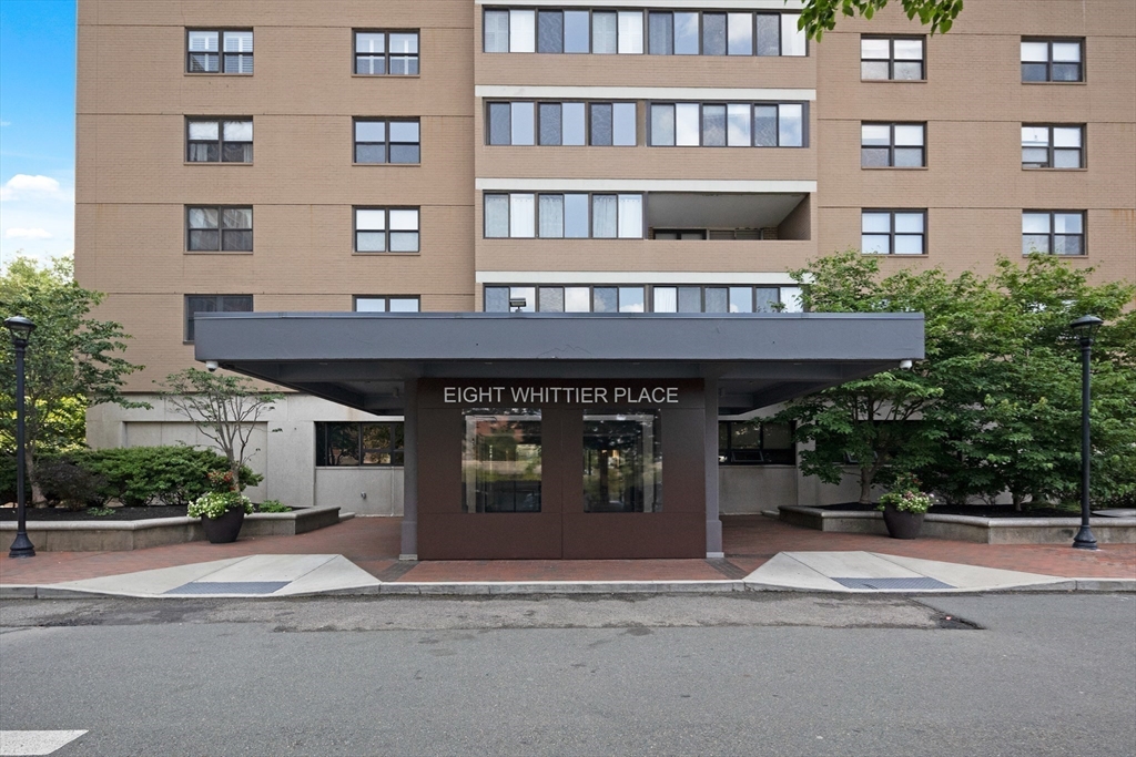 Boston, Massachusetts 02114, United States, 2 Bedrooms Bedrooms, ,2 BathroomsBathrooms,Residential,Active,175470