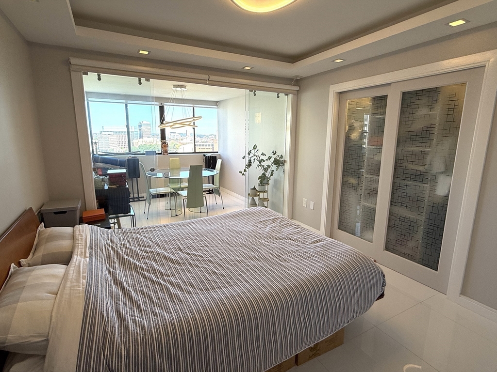 Boston, Massachusetts 02114, United States, 2 Bedrooms Bedrooms, ,2 BathroomsBathrooms,Residential,Active,175470