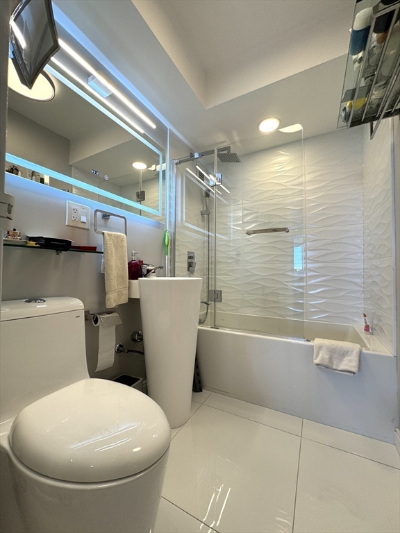 Boston, Massachusetts 02114, United States, 2 Bedrooms Bedrooms, ,2 BathroomsBathrooms,Residential,Active,175470