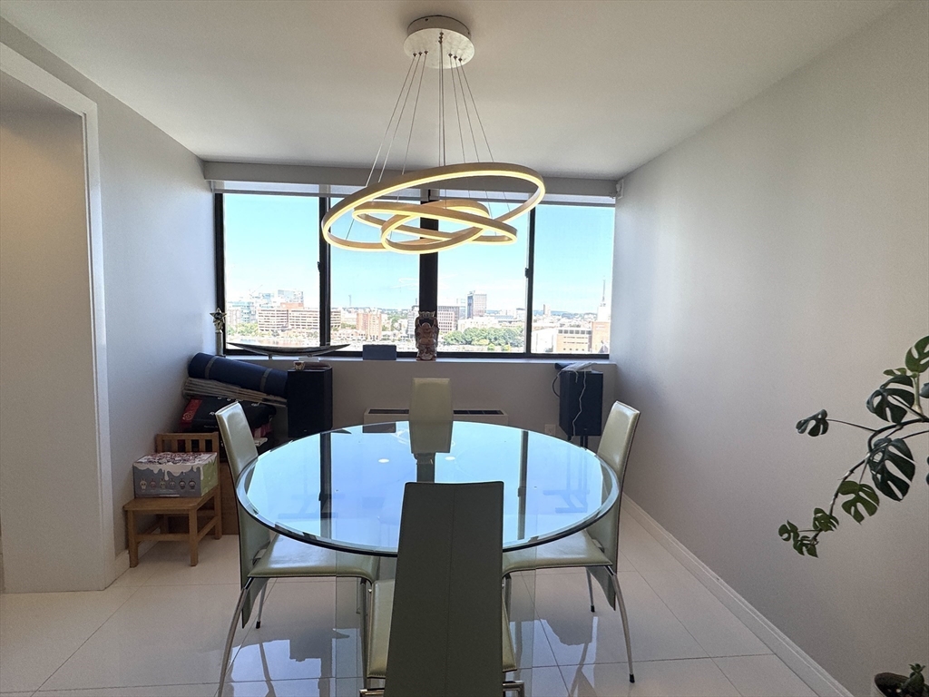 Boston, Massachusetts 02114, United States, 2 Bedrooms Bedrooms, ,2 BathroomsBathrooms,Residential,Active,175470