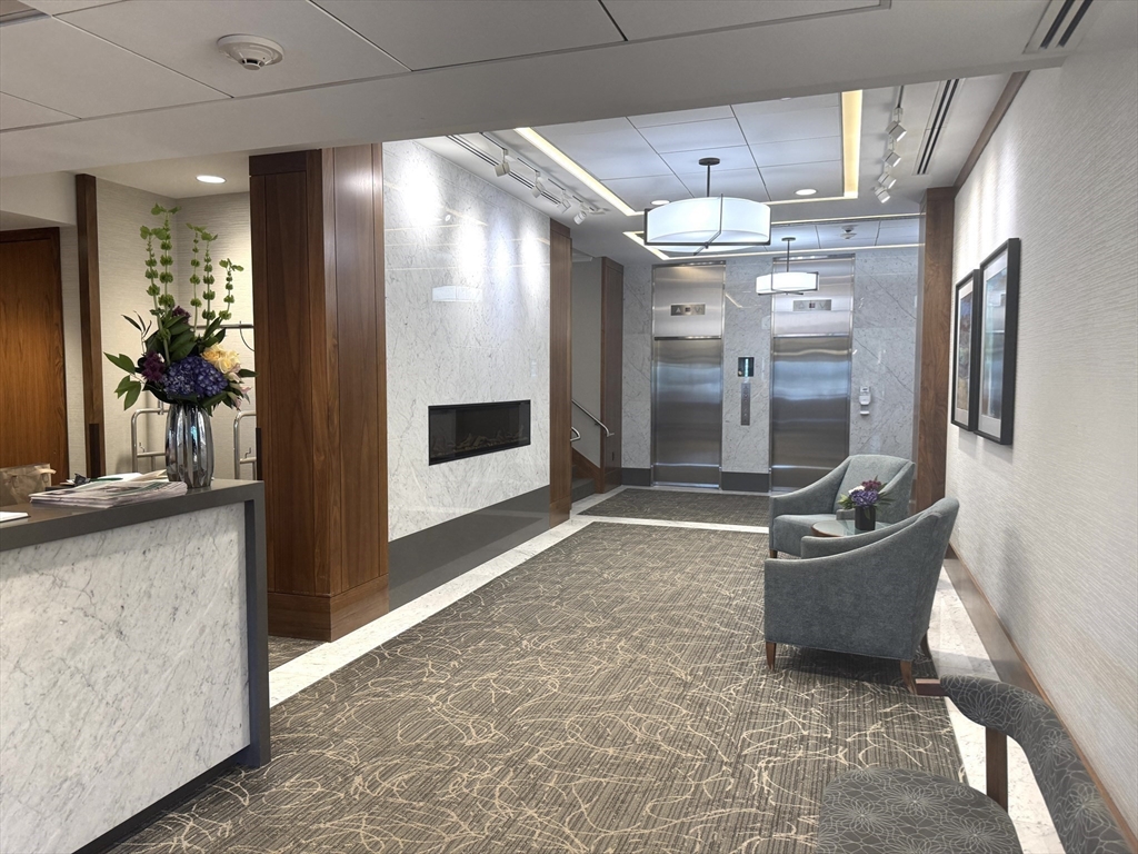 Boston, Massachusetts 02114, United States, 2 Bedrooms Bedrooms, ,2 BathroomsBathrooms,Residential,Active,175470