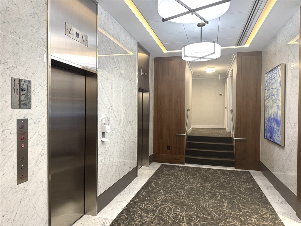 Boston, Massachusetts 02114, United States, 2 Bedrooms Bedrooms, ,2 BathroomsBathrooms,Residential,Active,175470