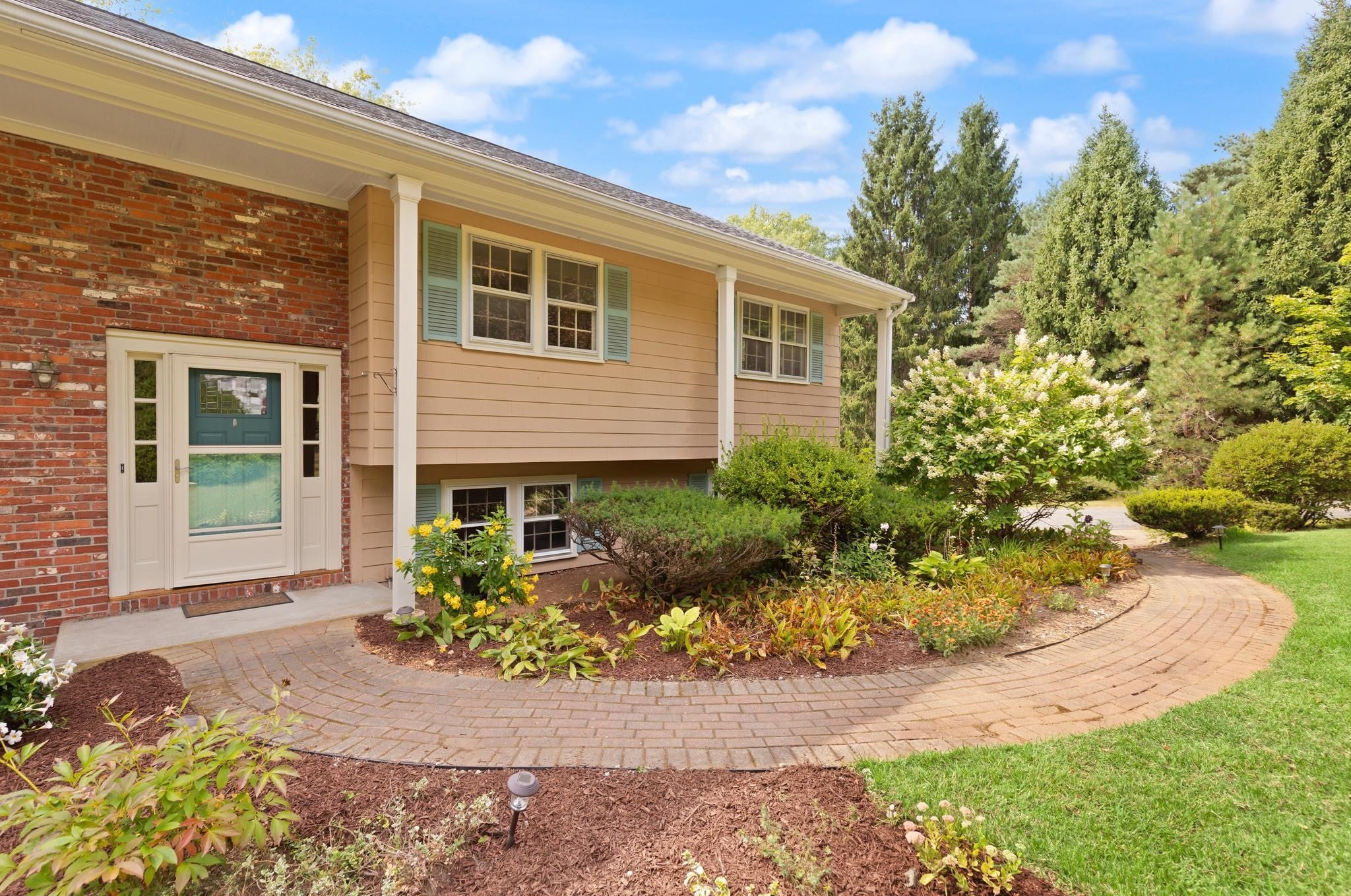 12 Old Stagecoach Rd, Bedford, MA Photo #2