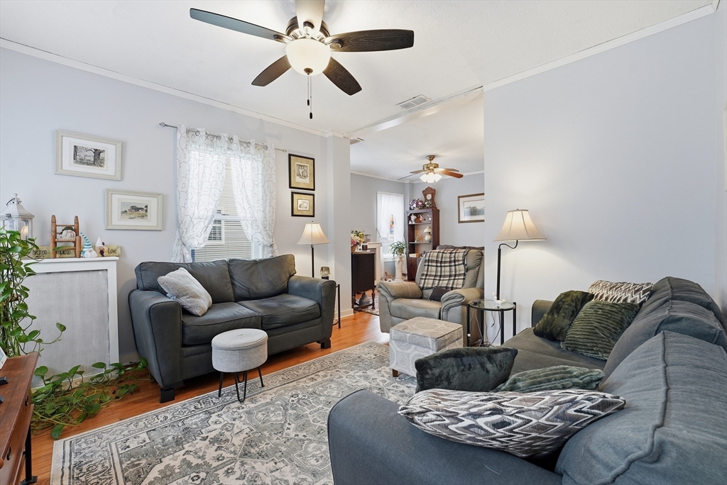 10 Hampden Ave