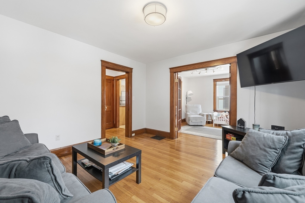 233 Lowell St 1