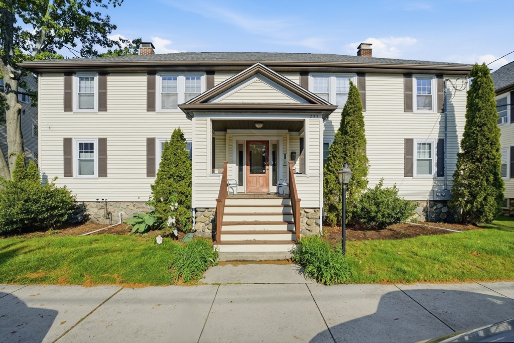 233 Lowell St 1