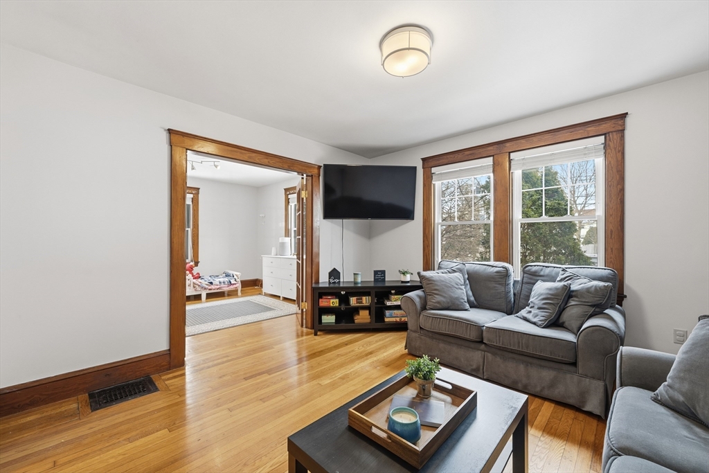 233 Lowell St 1