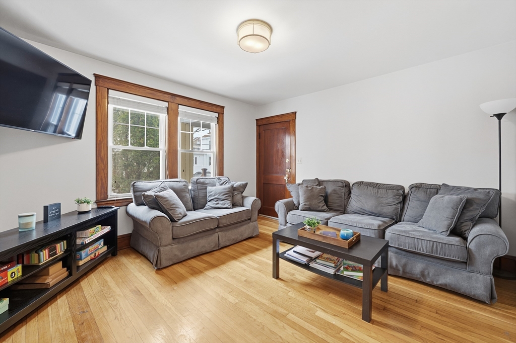 233 Lowell St 1