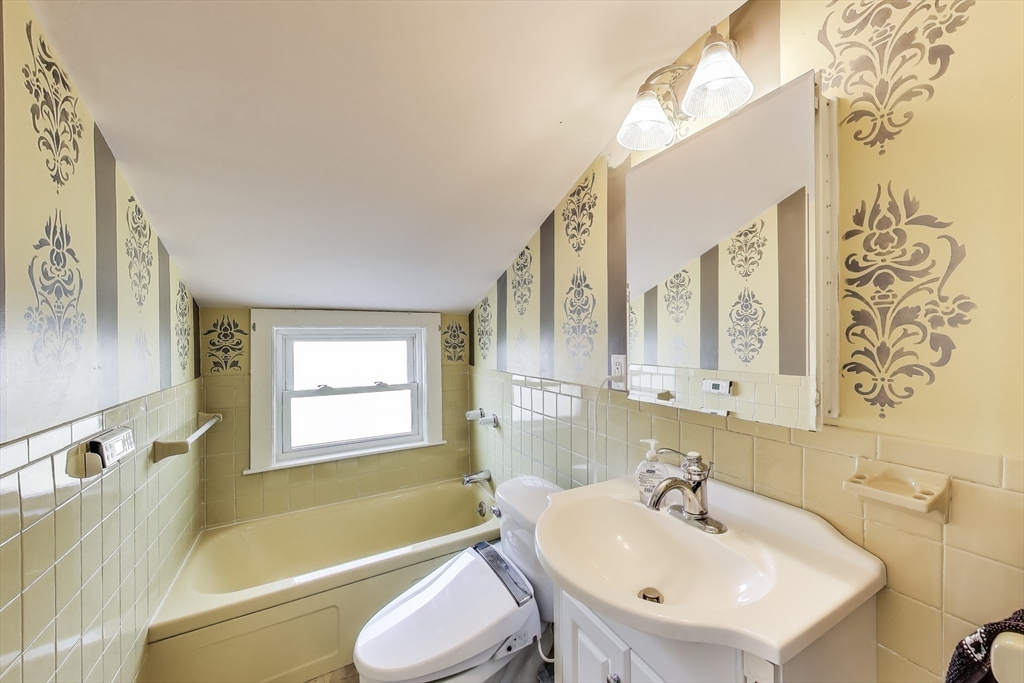 22 Irving St, Reading, MA Photo #24