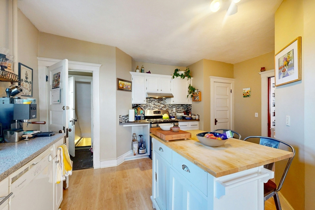 8 Douglas Ave, Somerville, MA Photo #10
